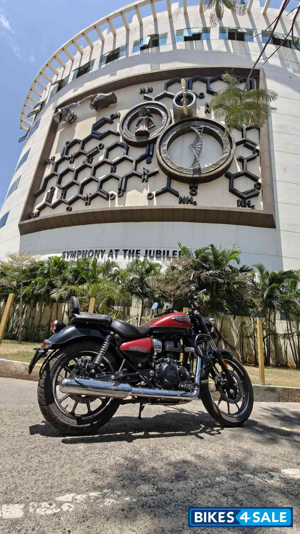 Red With Black Royal Enfield Meteor 350 Red With Black Royal Enfield Meteor 350