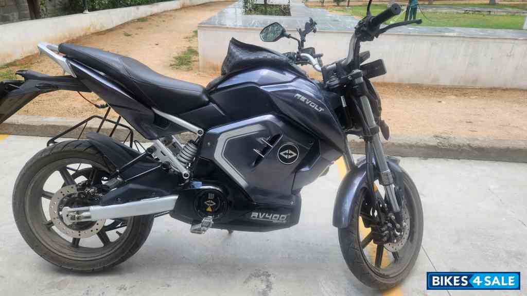 Revolt RV 400