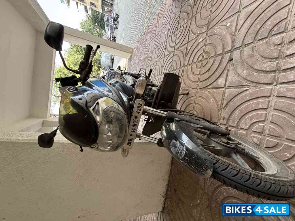 Blue Bajaj Discover 100