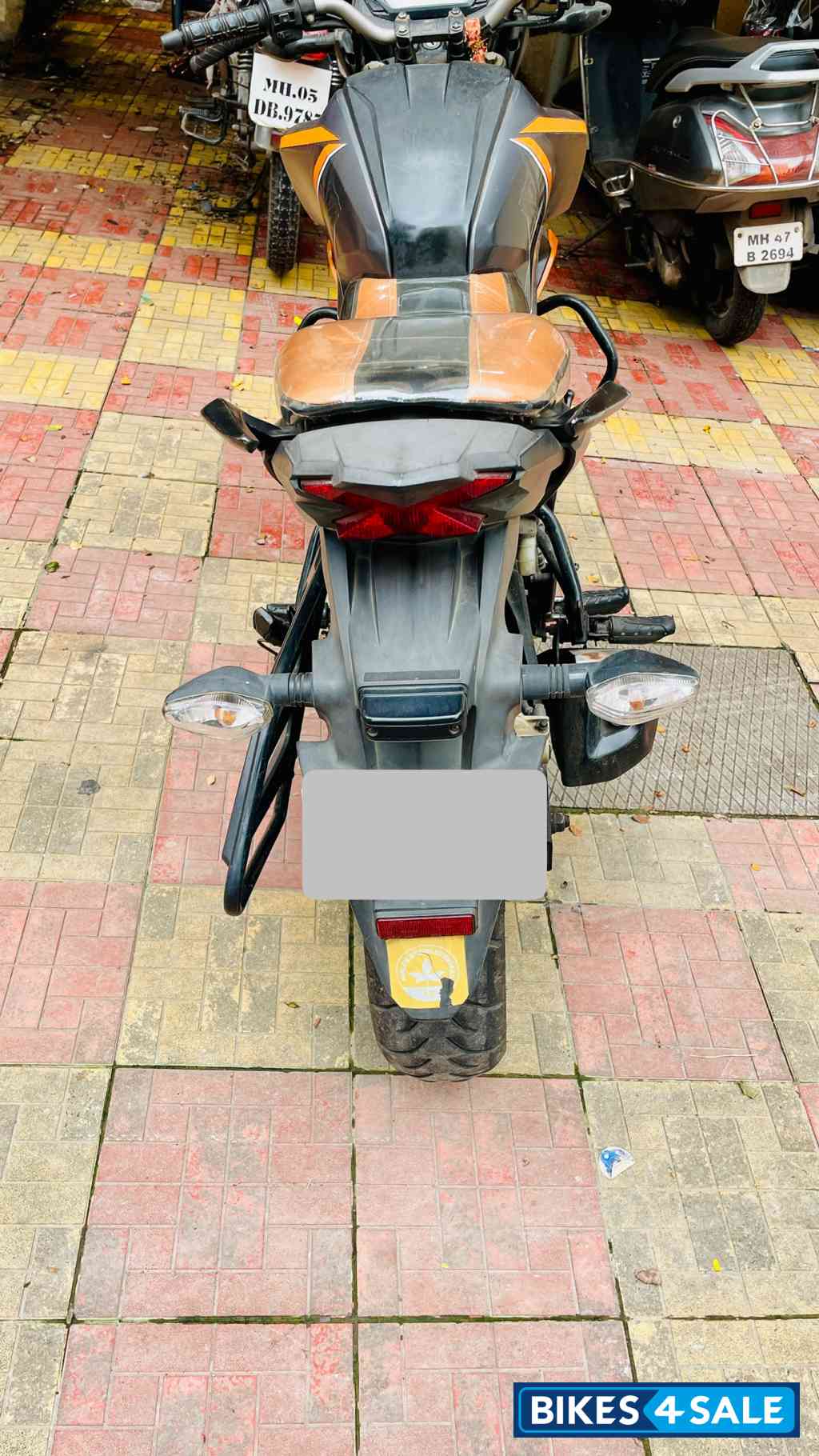 Orange - Black Honda CB Hornet 160R Orange - Black Honda CB Hornet 160R