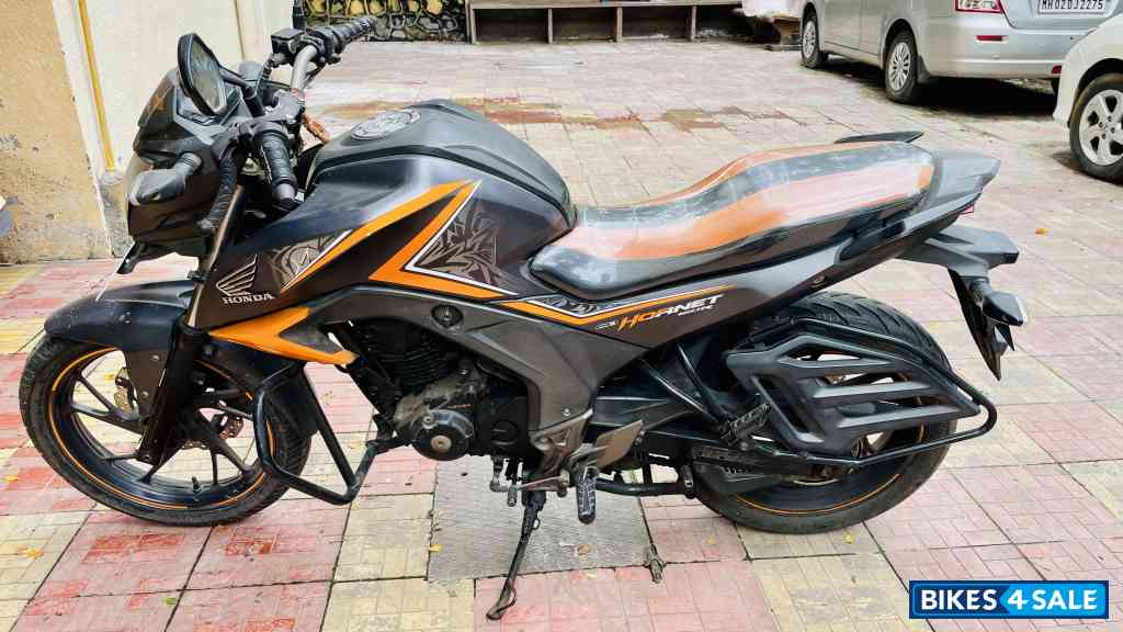 Orange - Black Honda CB Hornet 160R Orange - Black Honda CB Hornet 160R