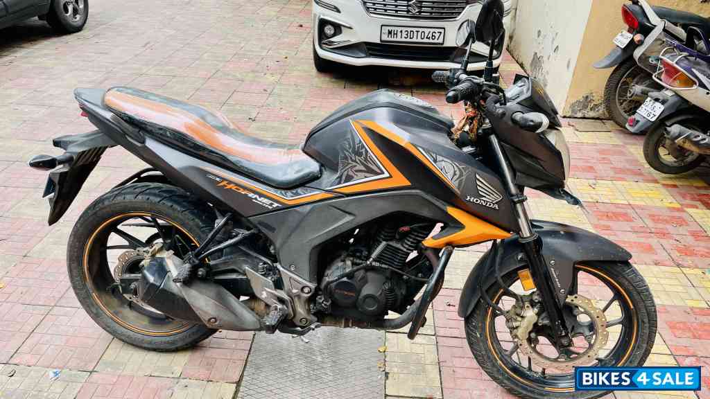 Orange - Black Honda CB Hornet 160R Orange - Black Honda CB Hornet 160R