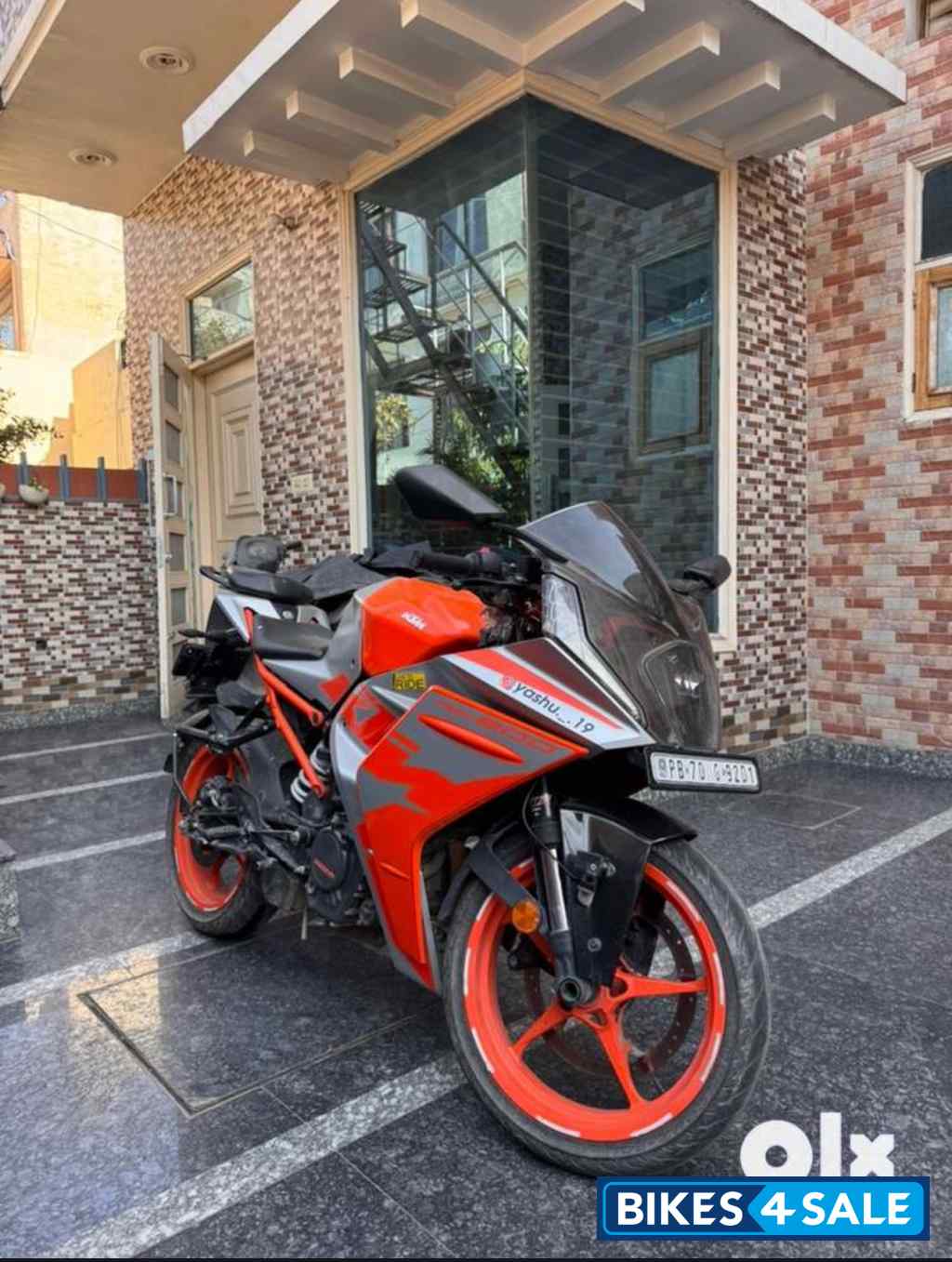 Silver KTM RC 200 2022