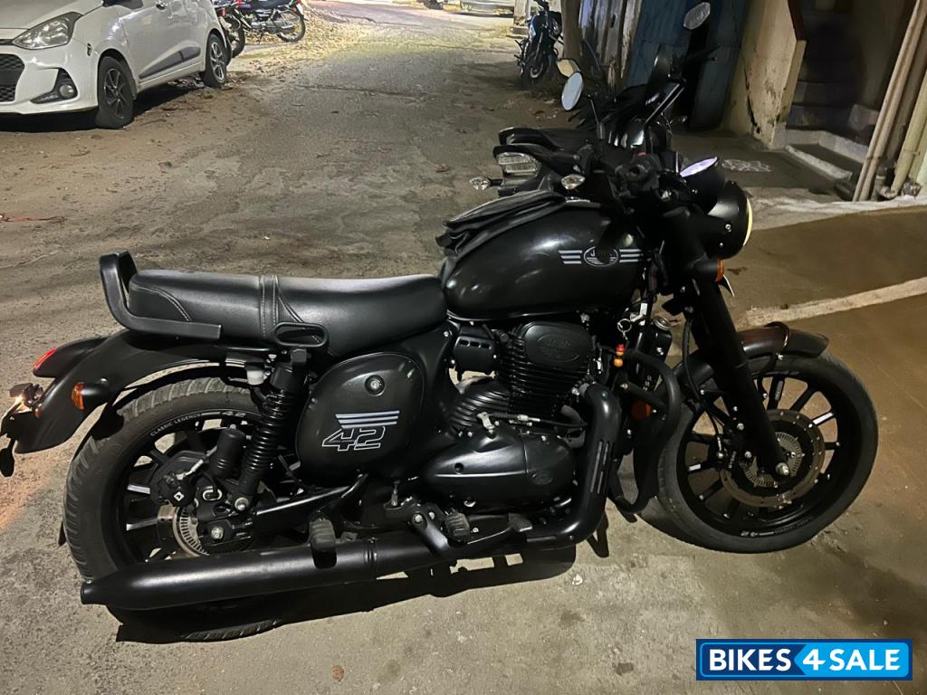 Jawa 42 Dual Channel ABS AllStar Black