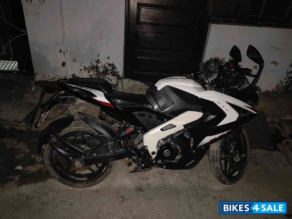 Bajaj Pulsar RS 200 BS6
