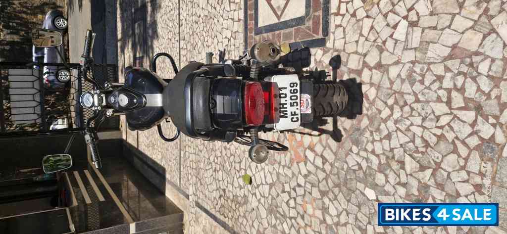 Black Bajaj Avenger Street 220