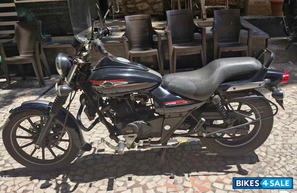 Black Bajaj Avenger Street 220