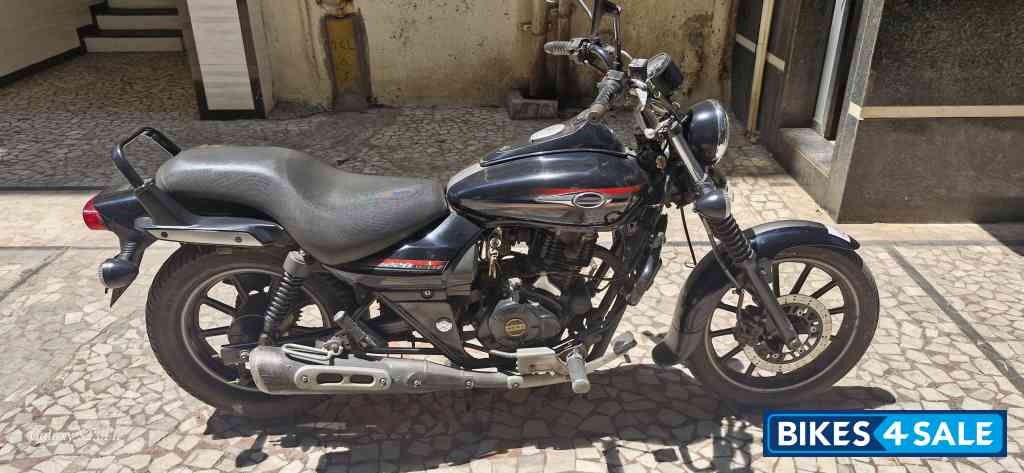 Black Bajaj Avenger Street 220