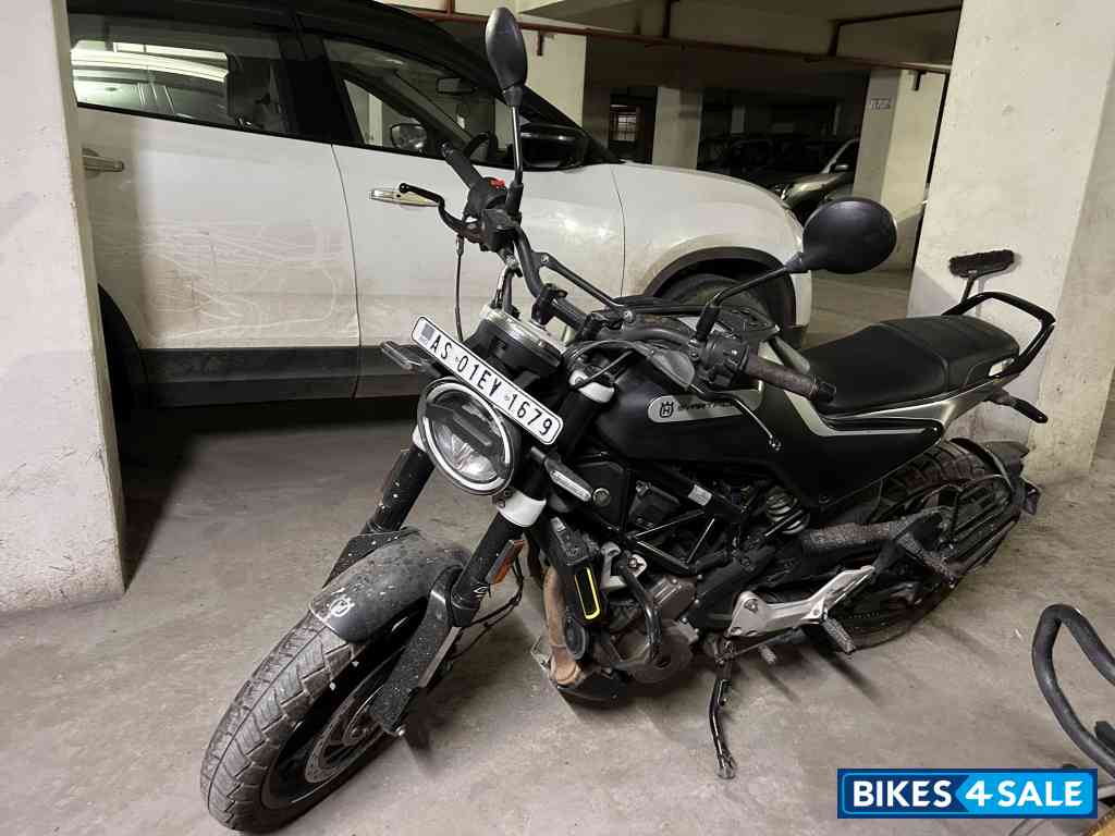 Husqvarna Svartpilen 250