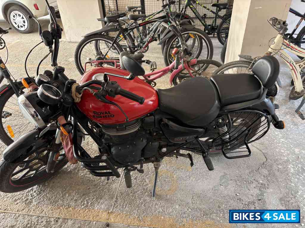 Red Royal Enfield Meteor 350