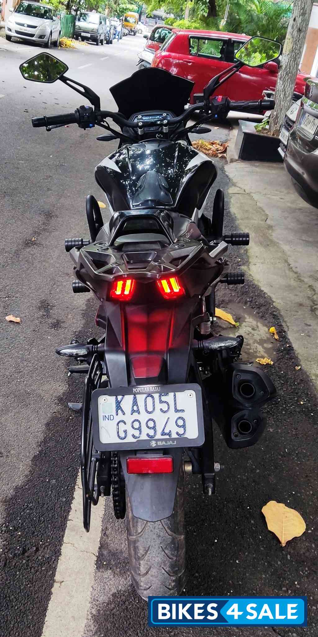 Black Bajaj Dominar 250 2022