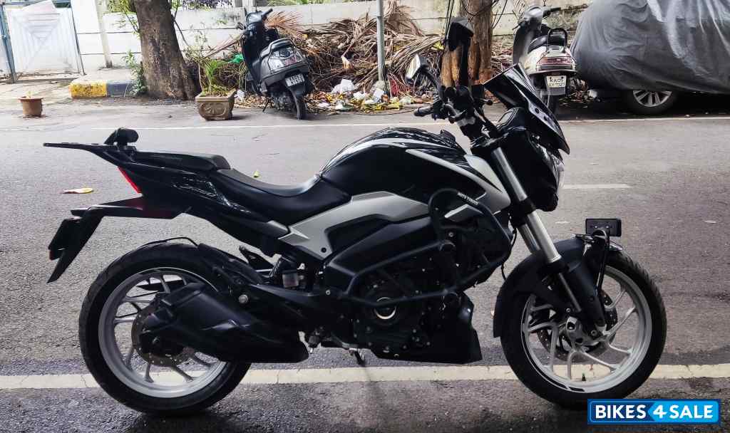 Black Bajaj Dominar 250 2022