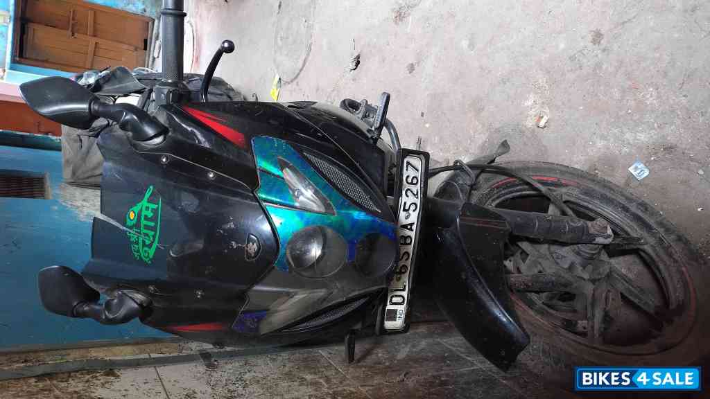 Bajaj Pulsar 220F