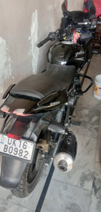 Black Bajaj Pulsar 220F