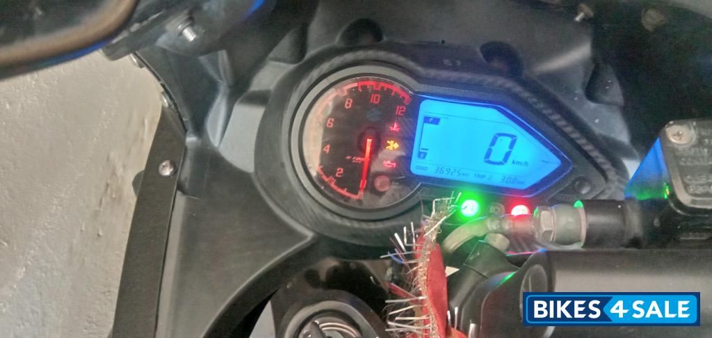 Black Bajaj Pulsar 220F