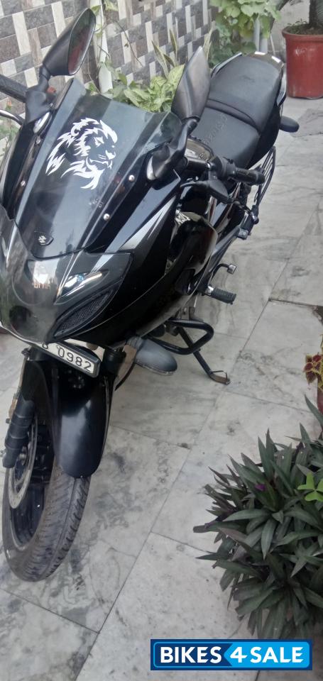 Black Bajaj Pulsar 220F