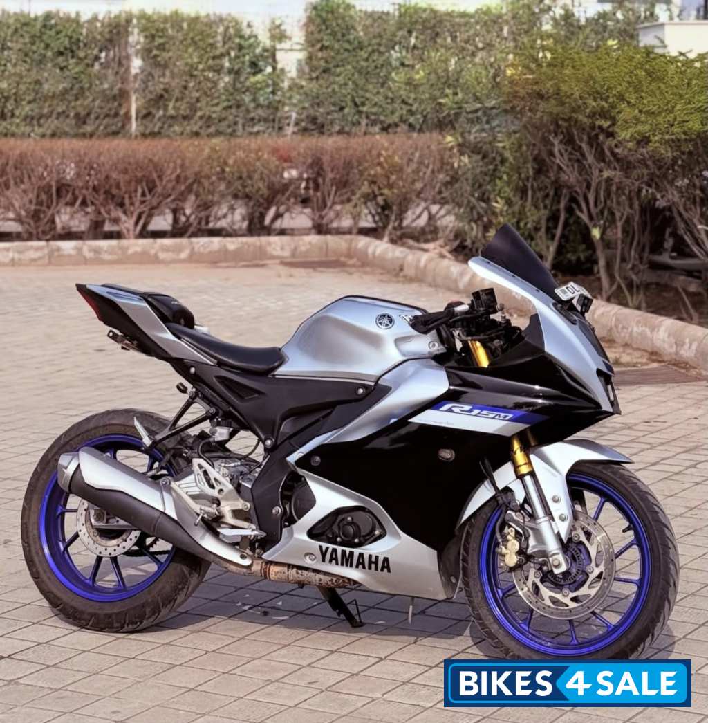 Metallic Grey Yamaha R15M