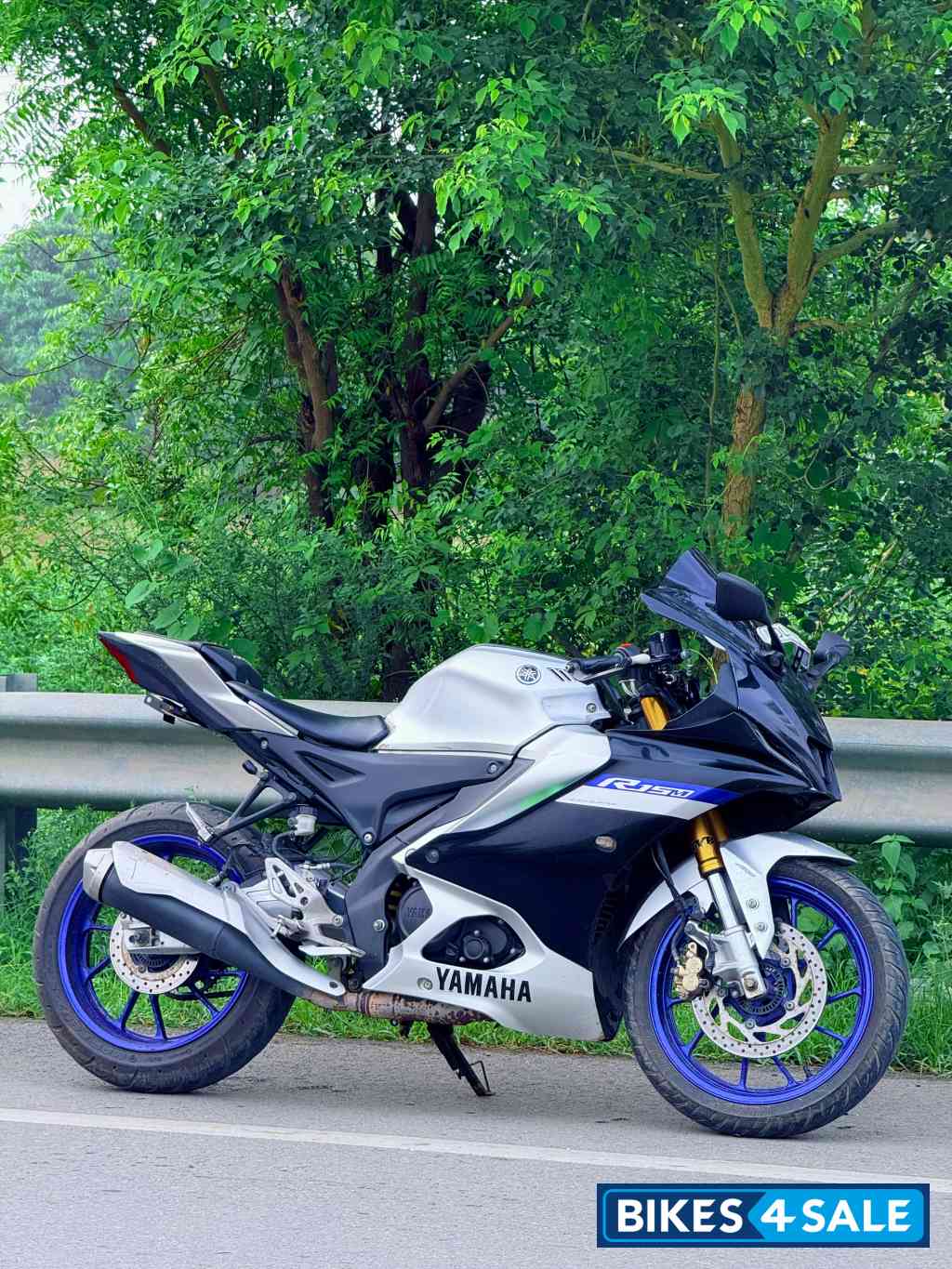 Metallic Grey Yamaha R15M