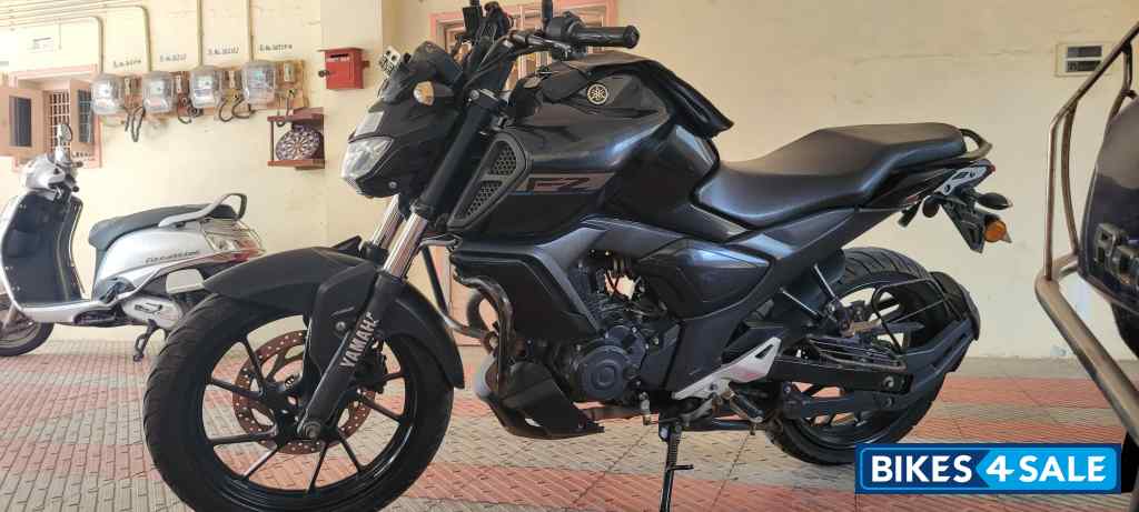 Black Yamaha FZ FI V3 BS6