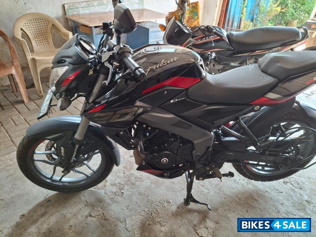 Black Bajaj Pulsar 200 NS