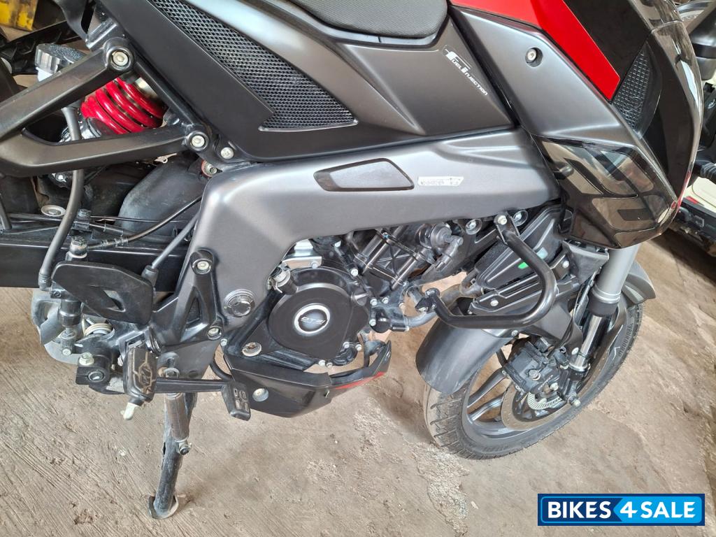 Black Bajaj Pulsar 200 NS