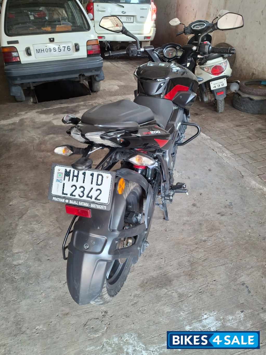 Black Bajaj Pulsar 200 NS