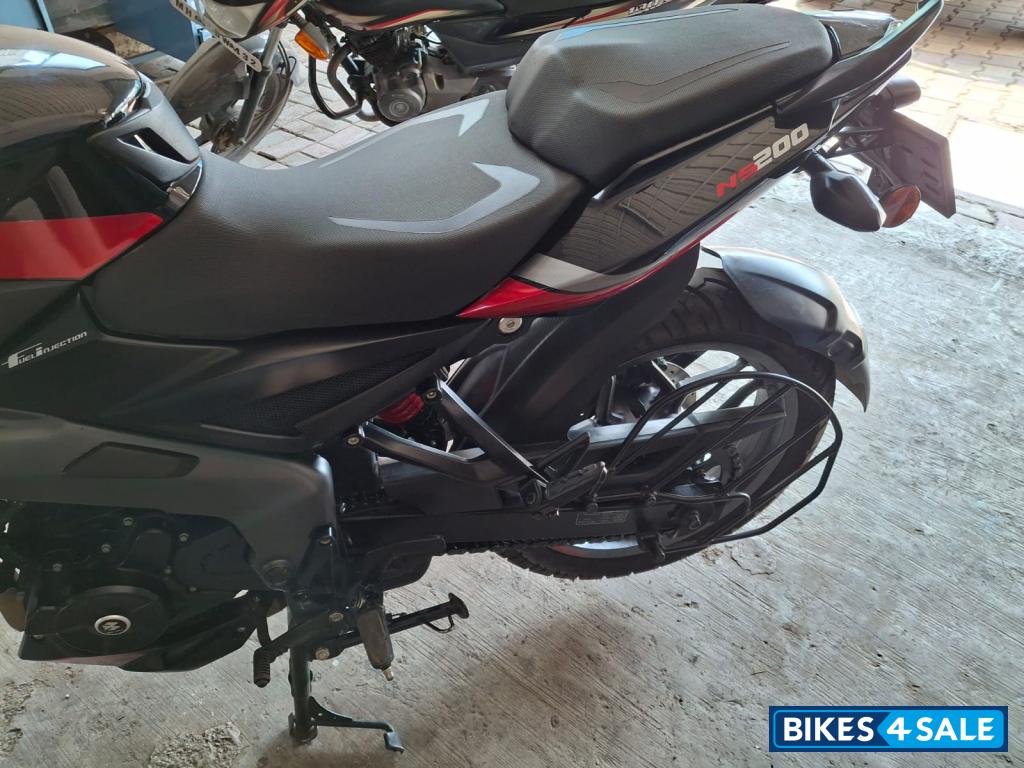 Black Bajaj Pulsar 200 NS