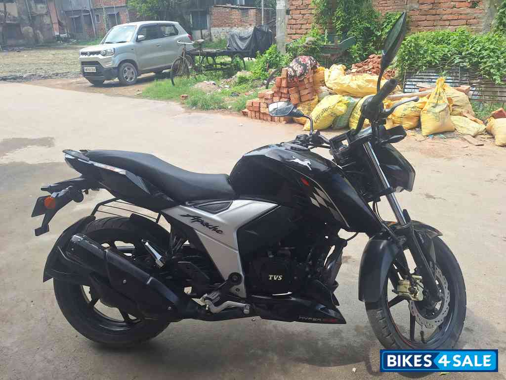 TVS Apache RTR 160 4V BS6