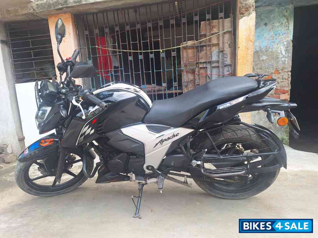 TVS Apache RTR 160 4V BS6