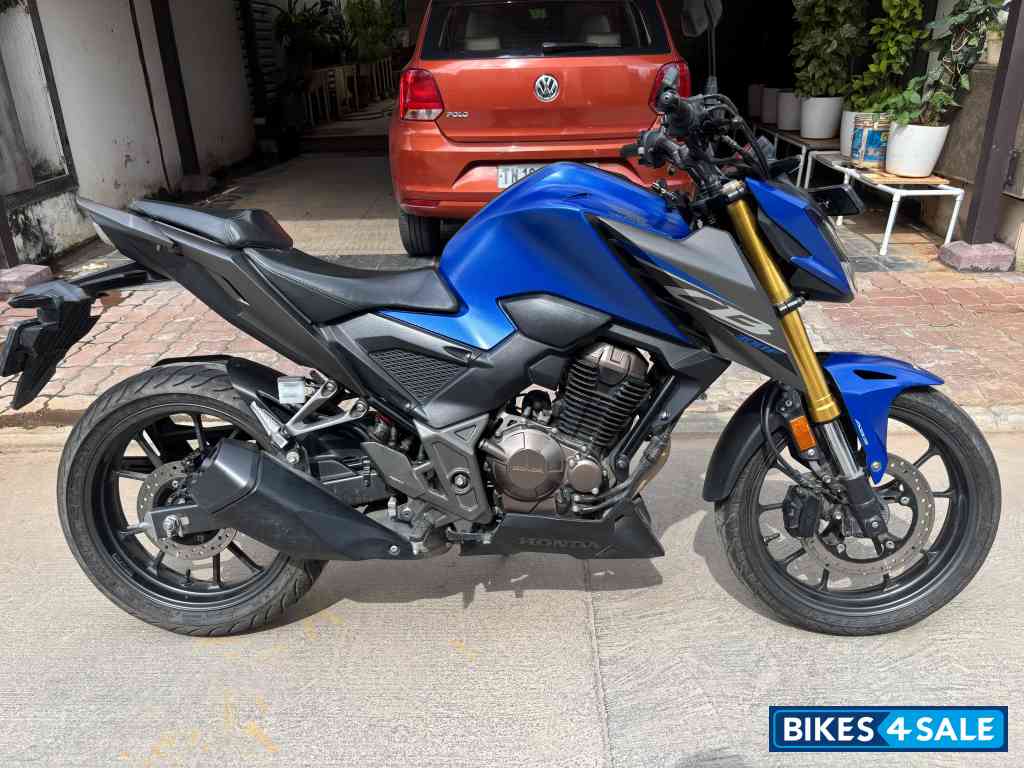 Blue Honda CB300F Blue Honda CB300F