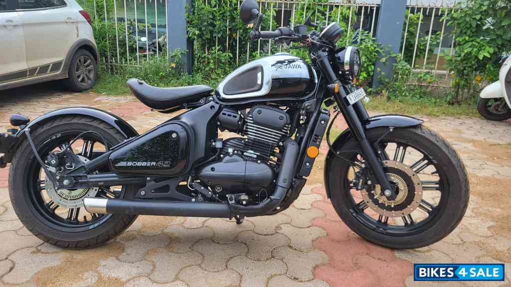 Jawa 42 Bobber Black Mirror