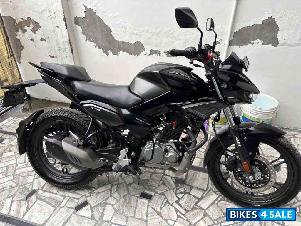 Black Hero Xtreme 125R
