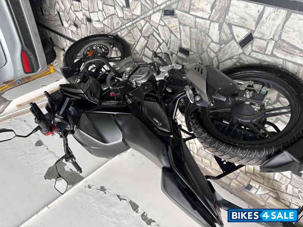 Black Hero Xtreme 125R