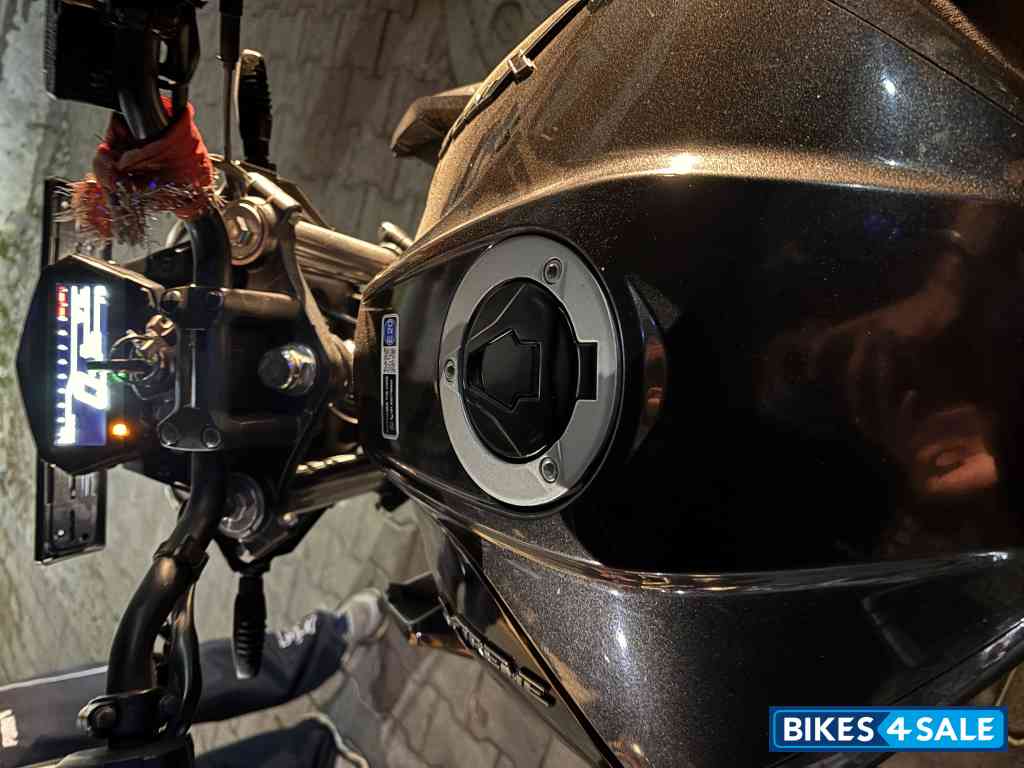 Black Hero Xtreme 125R