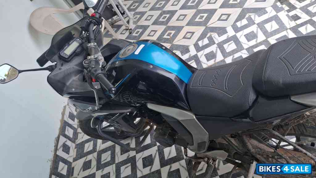 Blue Yamaha Fazer FI V2