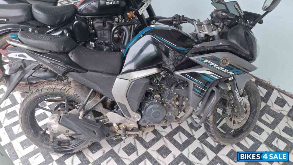 Blue Yamaha Fazer FI V2