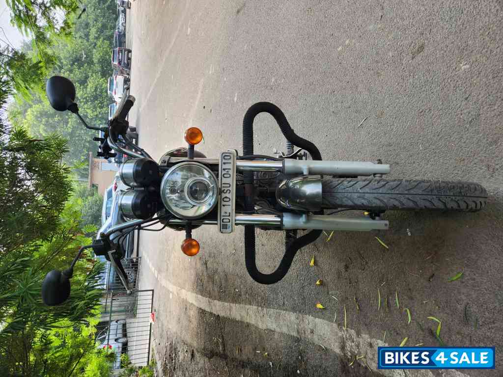 Black Royal Enfield Thunderbird 350