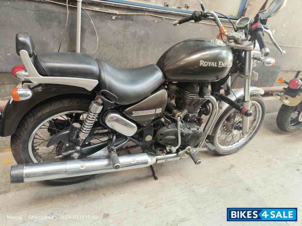 Black Royal Enfield Thunderbird 350