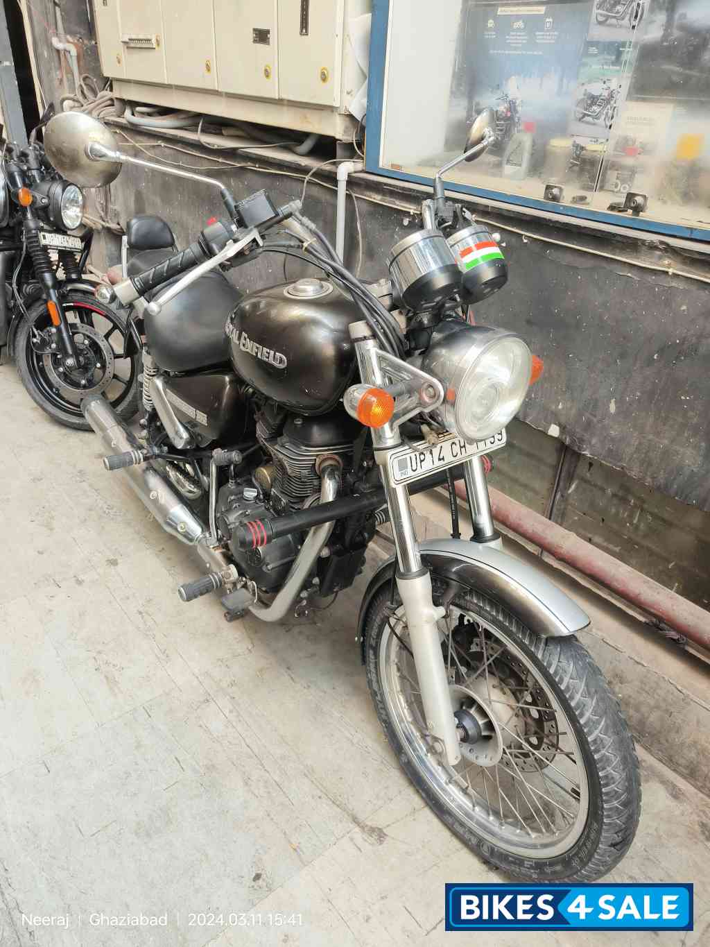 Black Royal Enfield Thunderbird 350