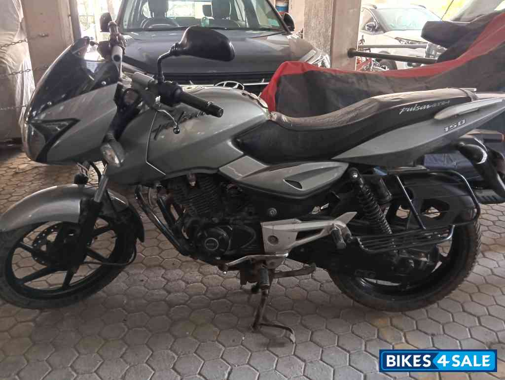 Silver Bajaj Pulsar 220 DTSi