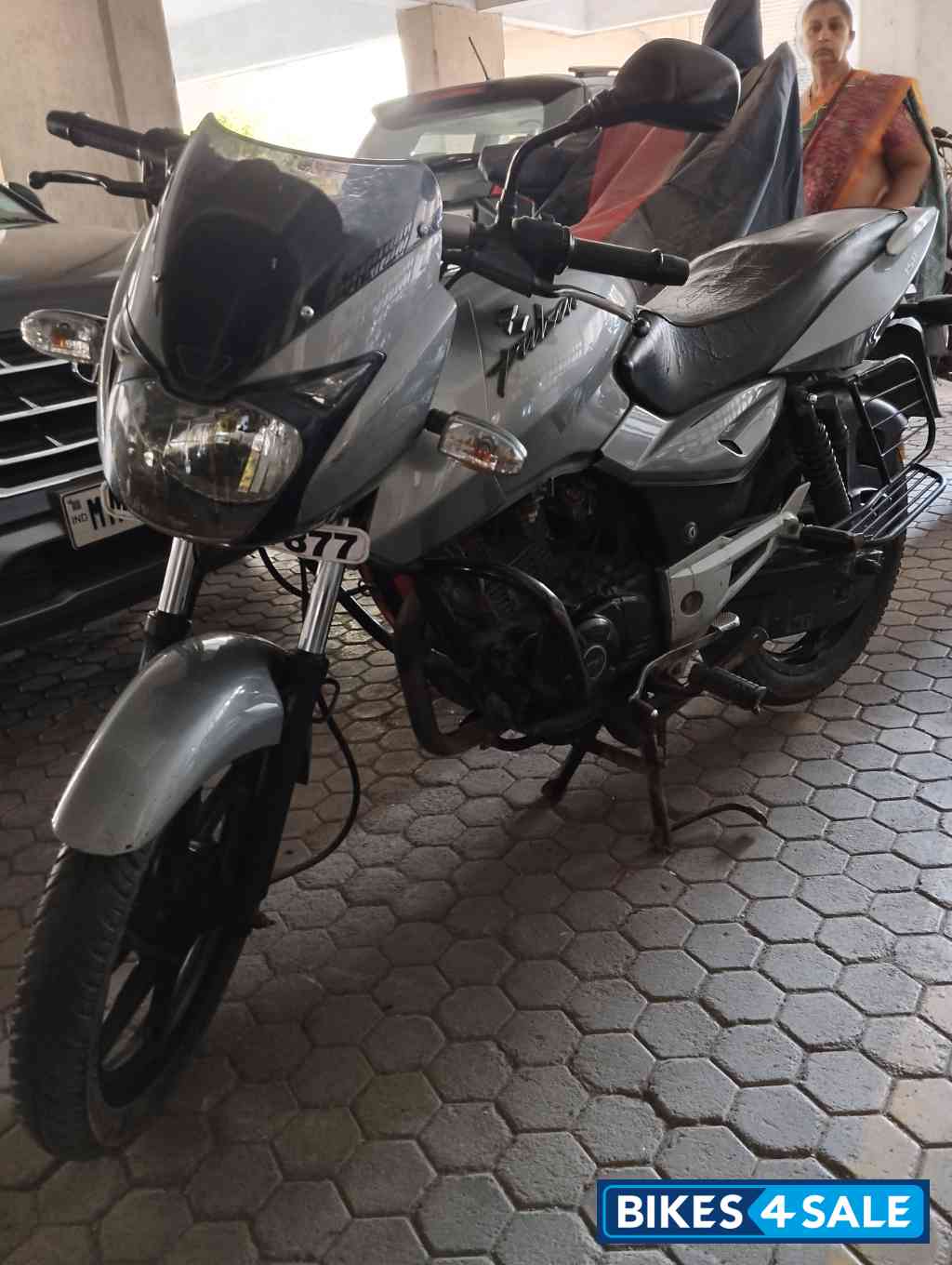 Silver Bajaj Pulsar 220 DTSi