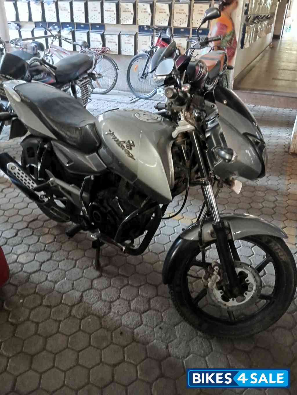 Silver Bajaj Pulsar 220 DTSi