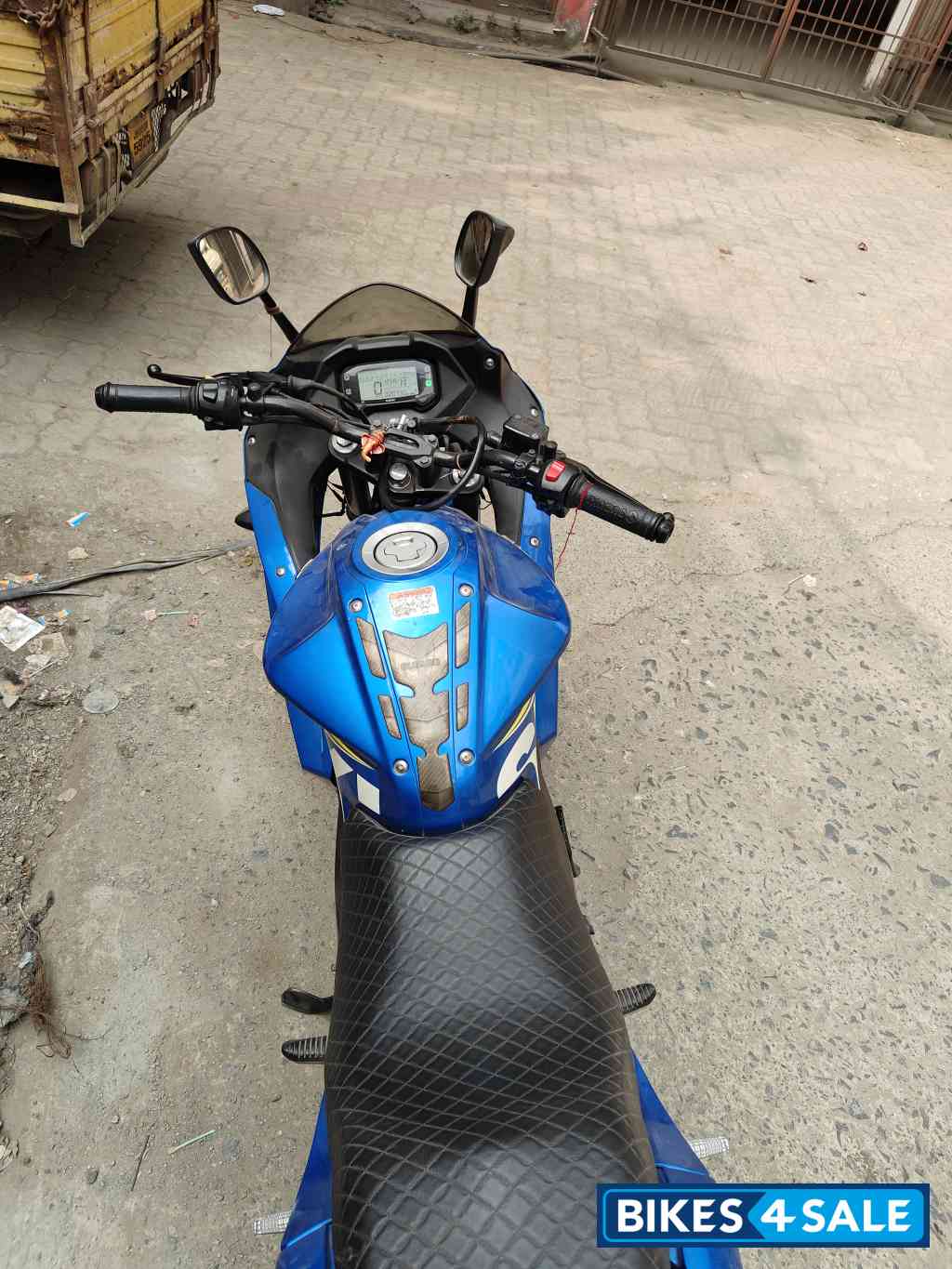 Blue Suzuki Gixxer SF
