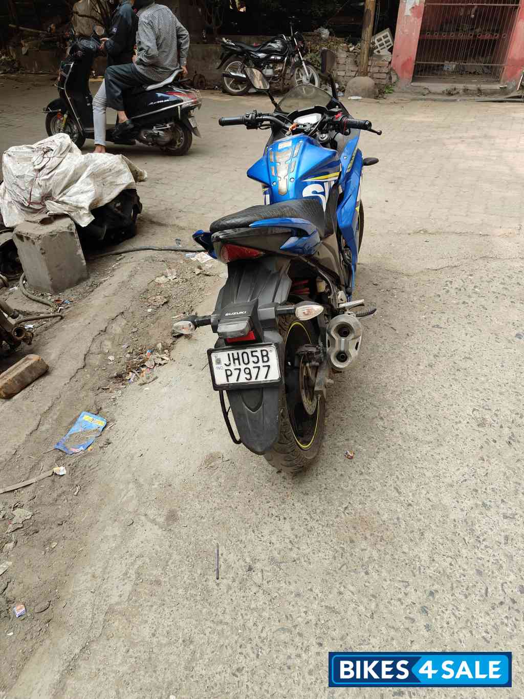Blue Suzuki Gixxer SF