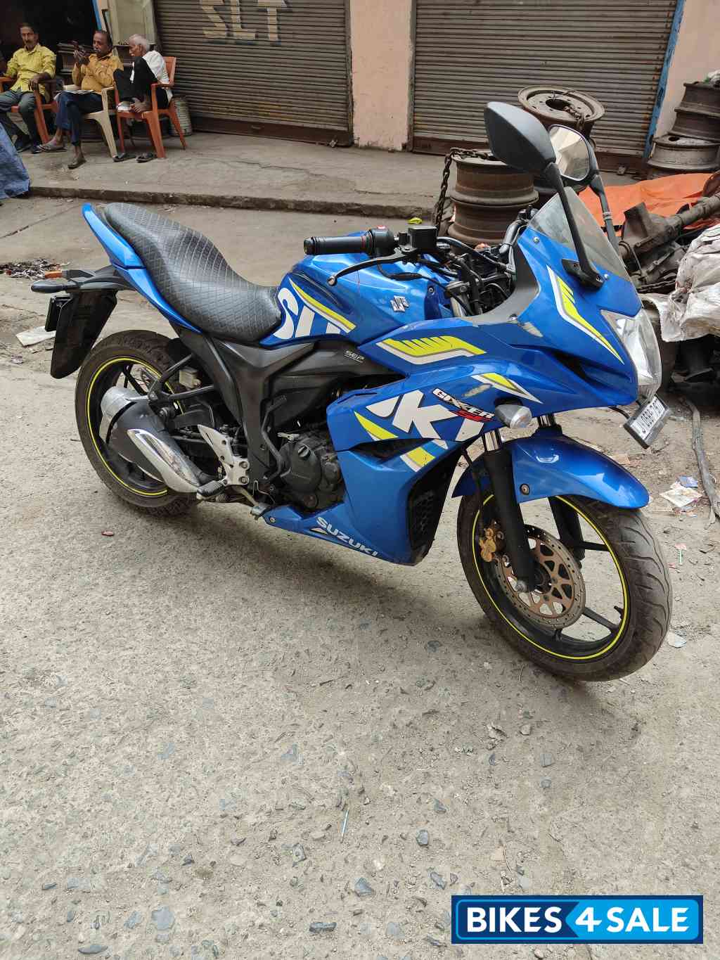 Blue Suzuki Gixxer SF