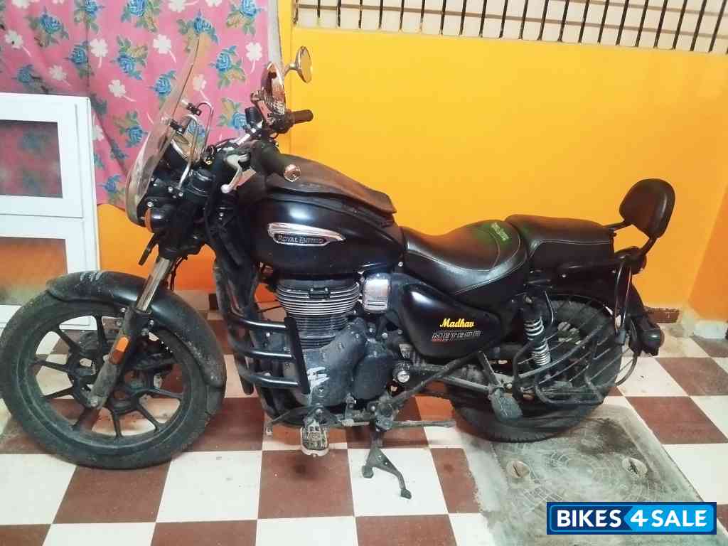 Black Royal Enfield Meteor 350 Stellar