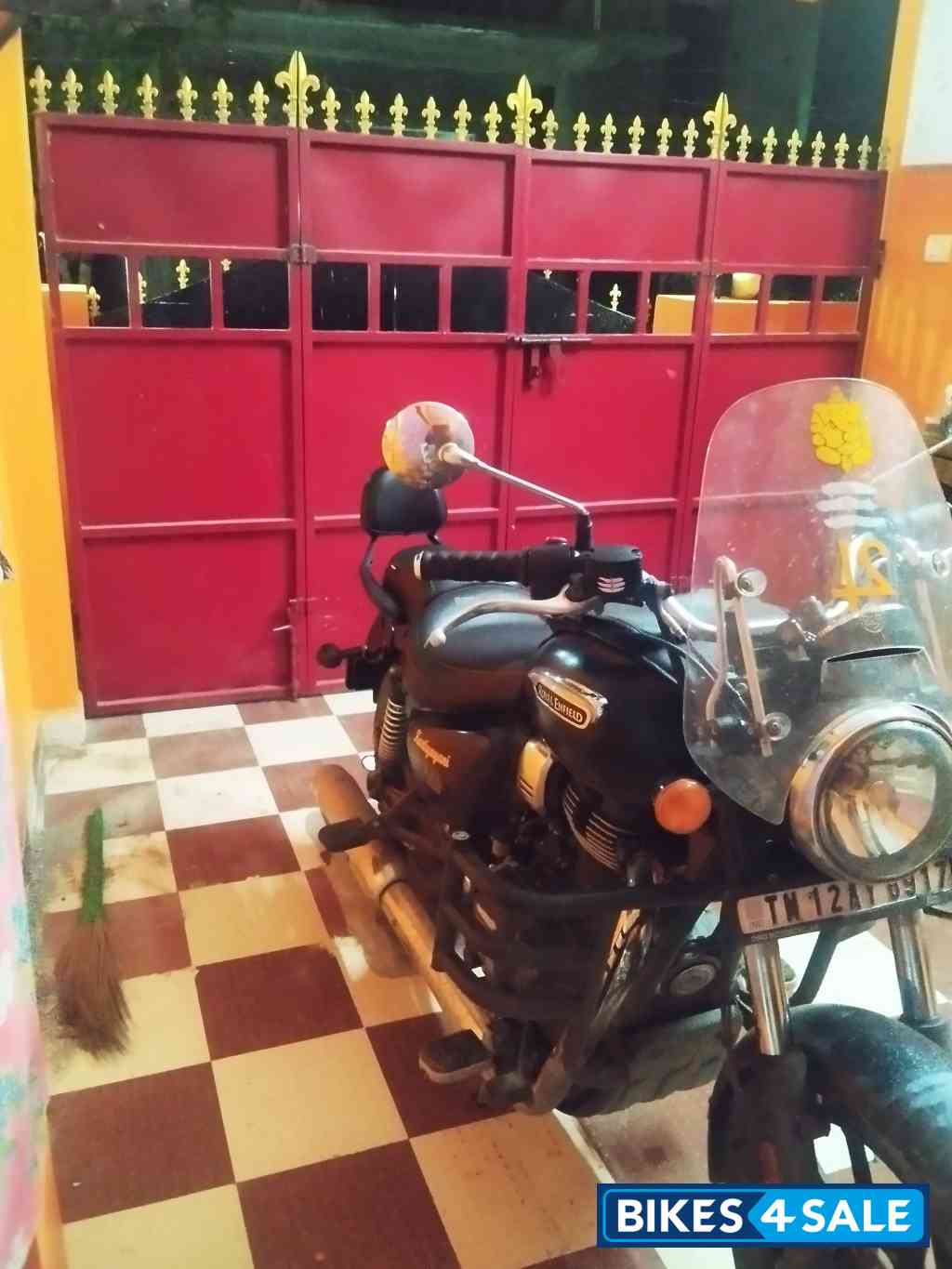 Black Royal Enfield Meteor 350 Stellar