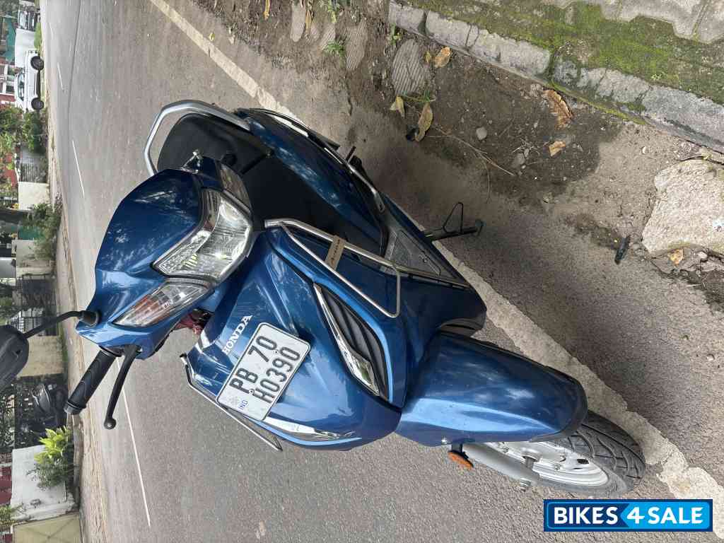 Falcon Blue Metallic Honda Activa 6G Dlx