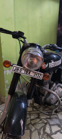 Black Royal Enfield Bullet 350