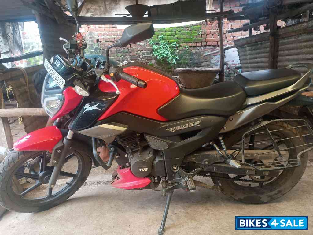 Red Black TVS Raider 125